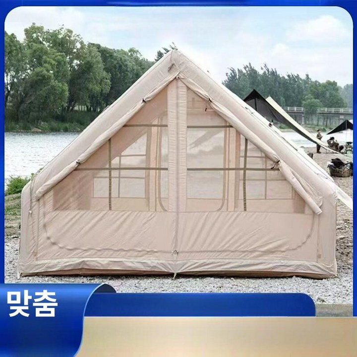 텐트 원단을 가까이서 촬영한 컷으로 면 소재 특유의 보들보들하고 탄탄한 조직감이 느껴지는 디테일 샷