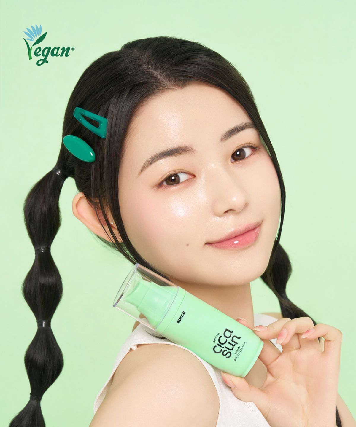 선 세럼을 바른 뒤 메이크업을 한 모습, 화장이 밀리지 않고 쫀득하게 밀착된 피부 표현
