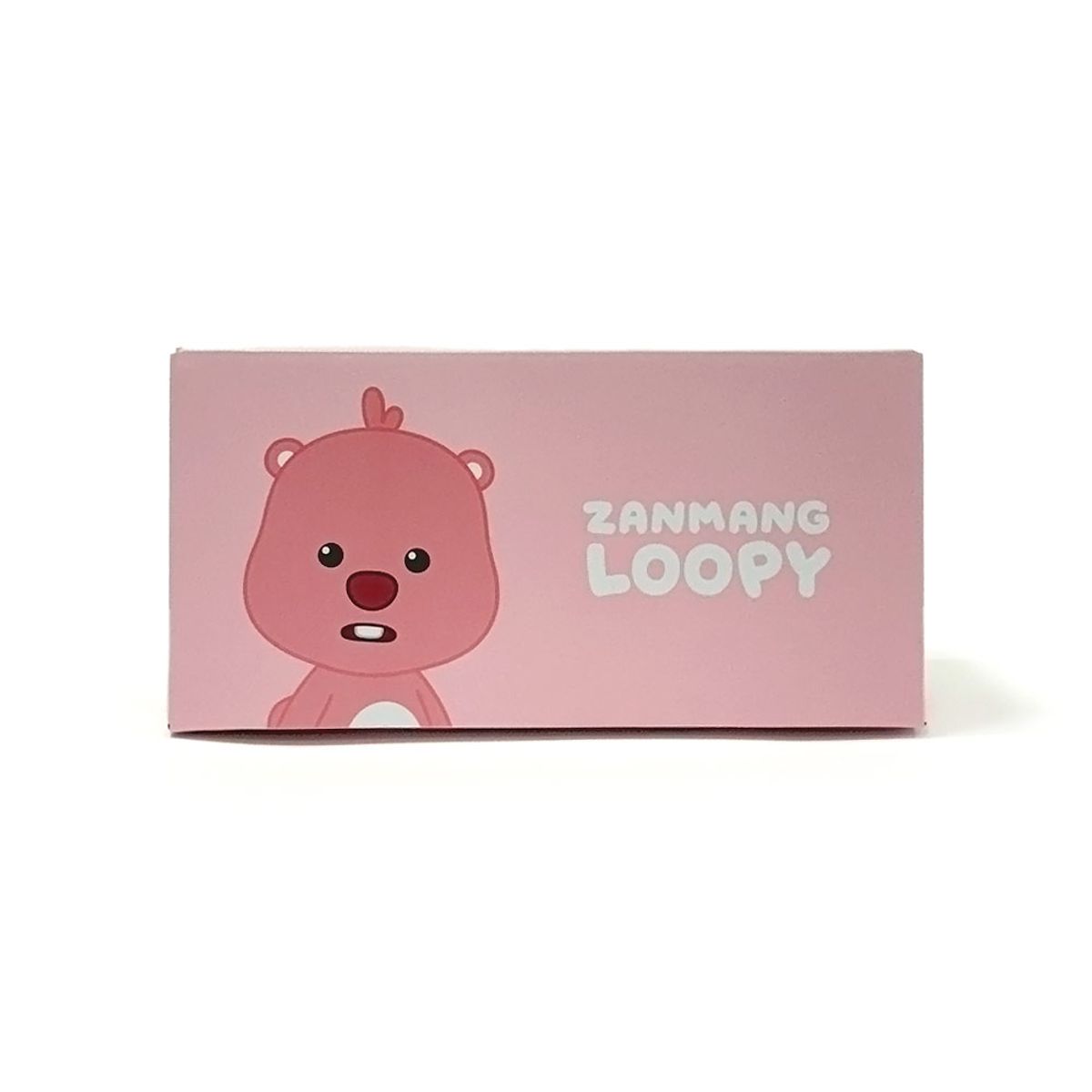 욕실 타일 위에 놓인 핑크색 잔망루피 버블 욕실화의 전체적인 모습